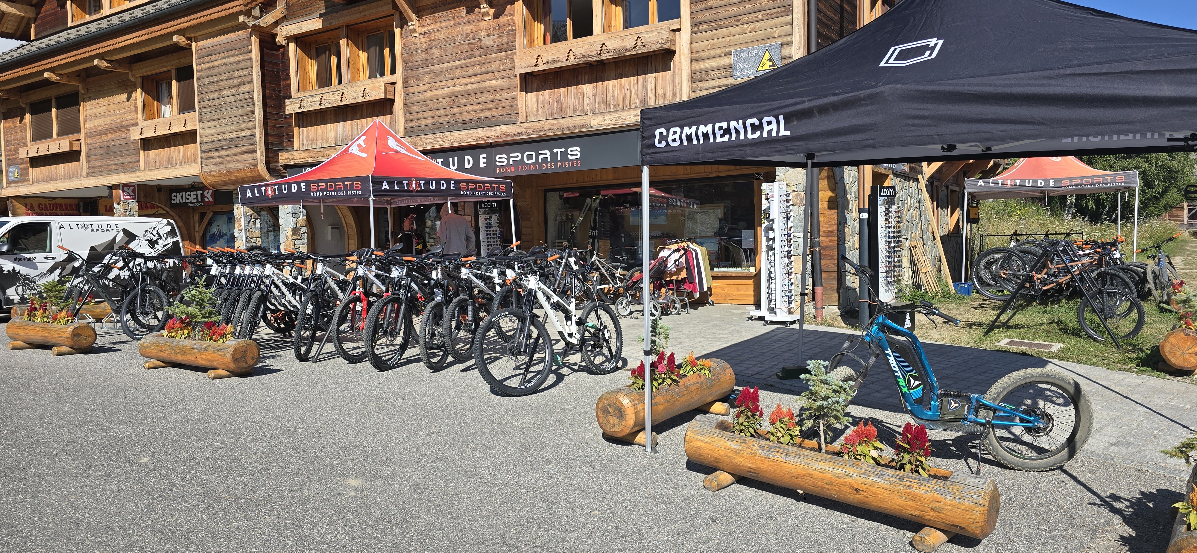 Altitude Sports Rond Point Cognet mountain bike and e-bike rental shop in Alpe d&rsquo;Huez