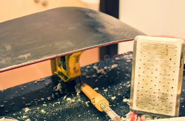 Snowboard workshop in Alpe d&rsquo;Huez for waxing, edge sharpening and servicing