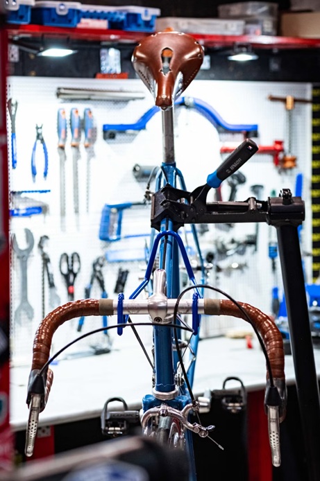 Road bike workshop in Alpe d&rsquo;Huez for adjustments, maintenance and repairs