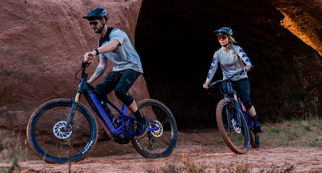 Full-suspension electric mountain bike ride in Alpe d&rsquo;Huez