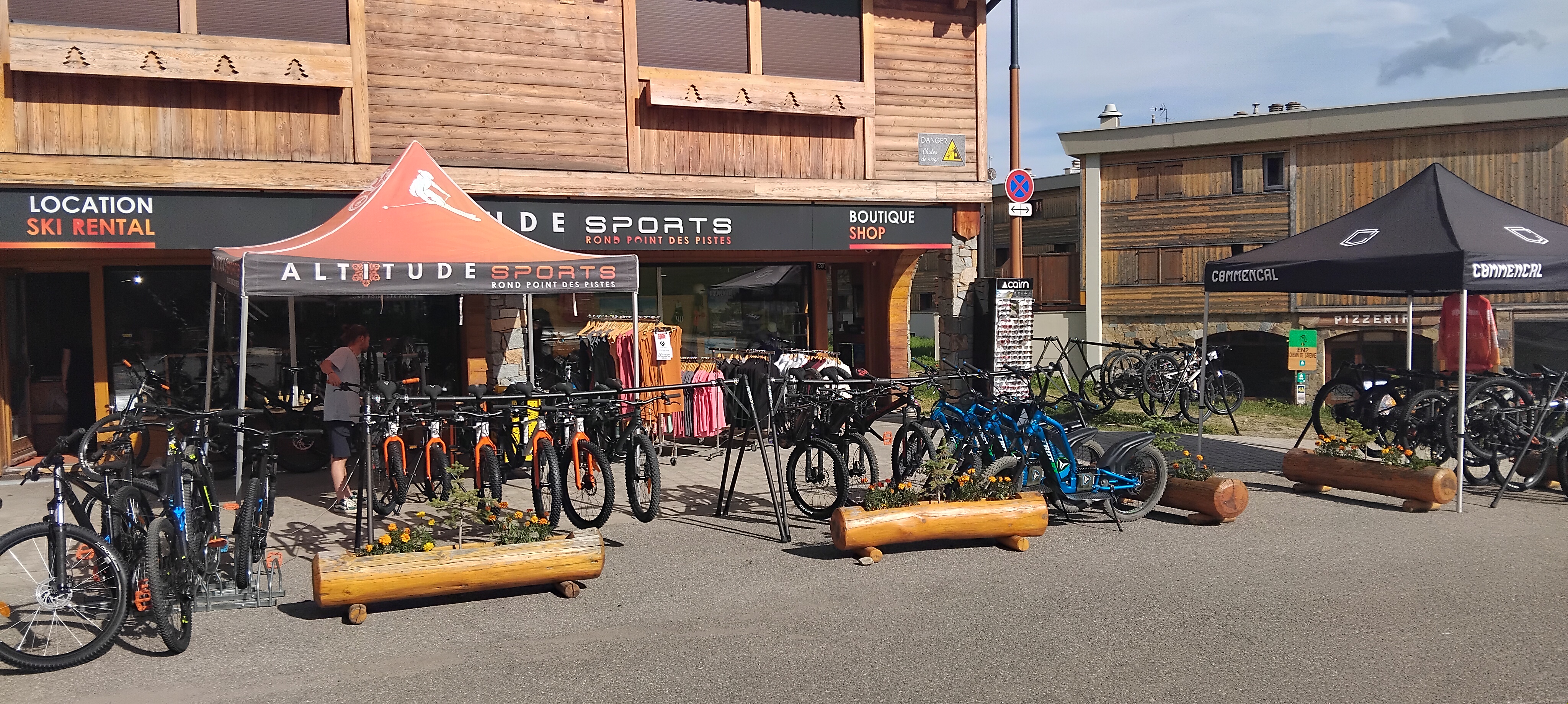 Altitude Sports Rond Point Cognet mountain bike and e-bike rental shop in Alpe d&rsquo;Huez