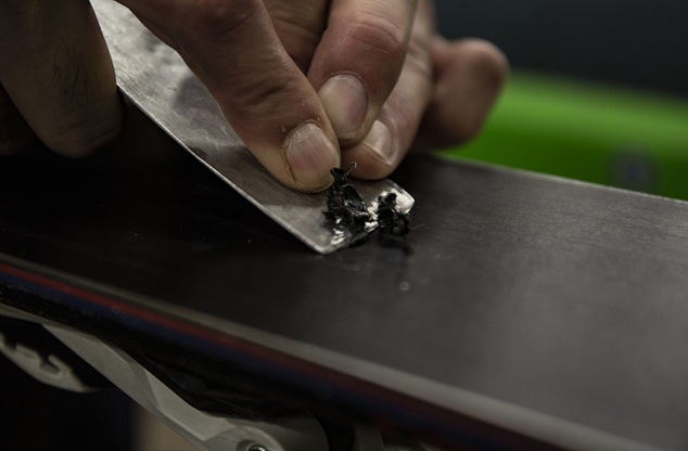 Ski and snowboard base repair in Alpe d&rsquo;Huez
